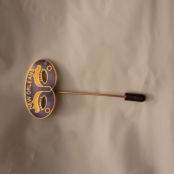 Vintage Jewelry - Gold Tone Multi-Color Masquerade Mask Cloisonne Enamel Brooch Stick Pin Vintage